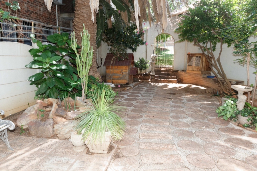 5 Bedroom Property for Sale in Wilkoppies North West